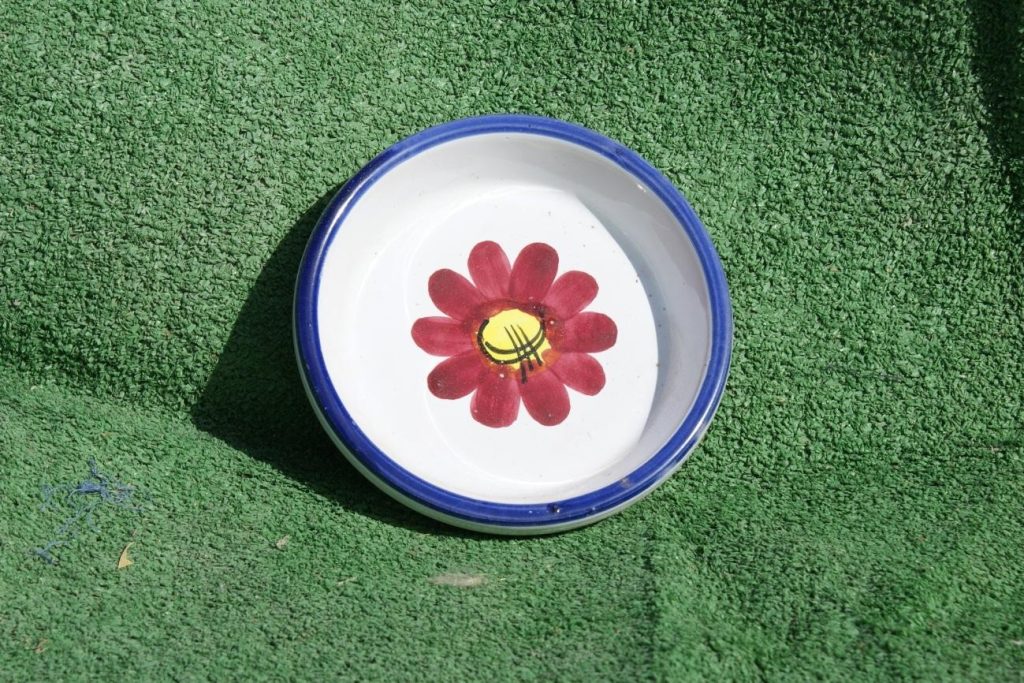 Plato vidriado de cerámica artesanal de Bailén